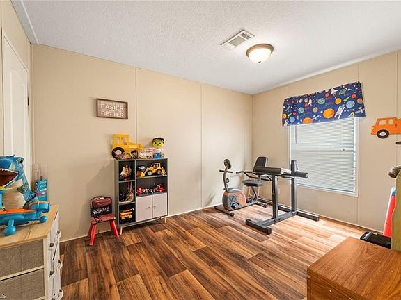 4th image of 178 Montura AVE E
