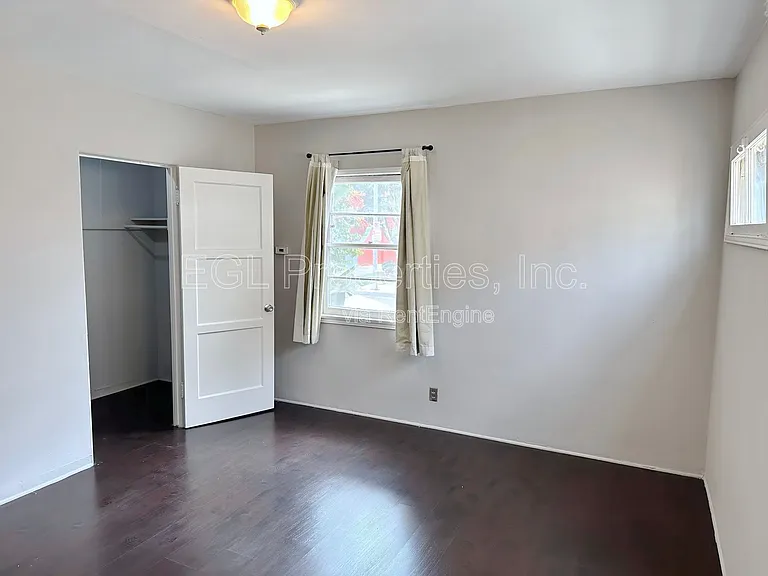 7941 Blackburn Ave — Photo 10
