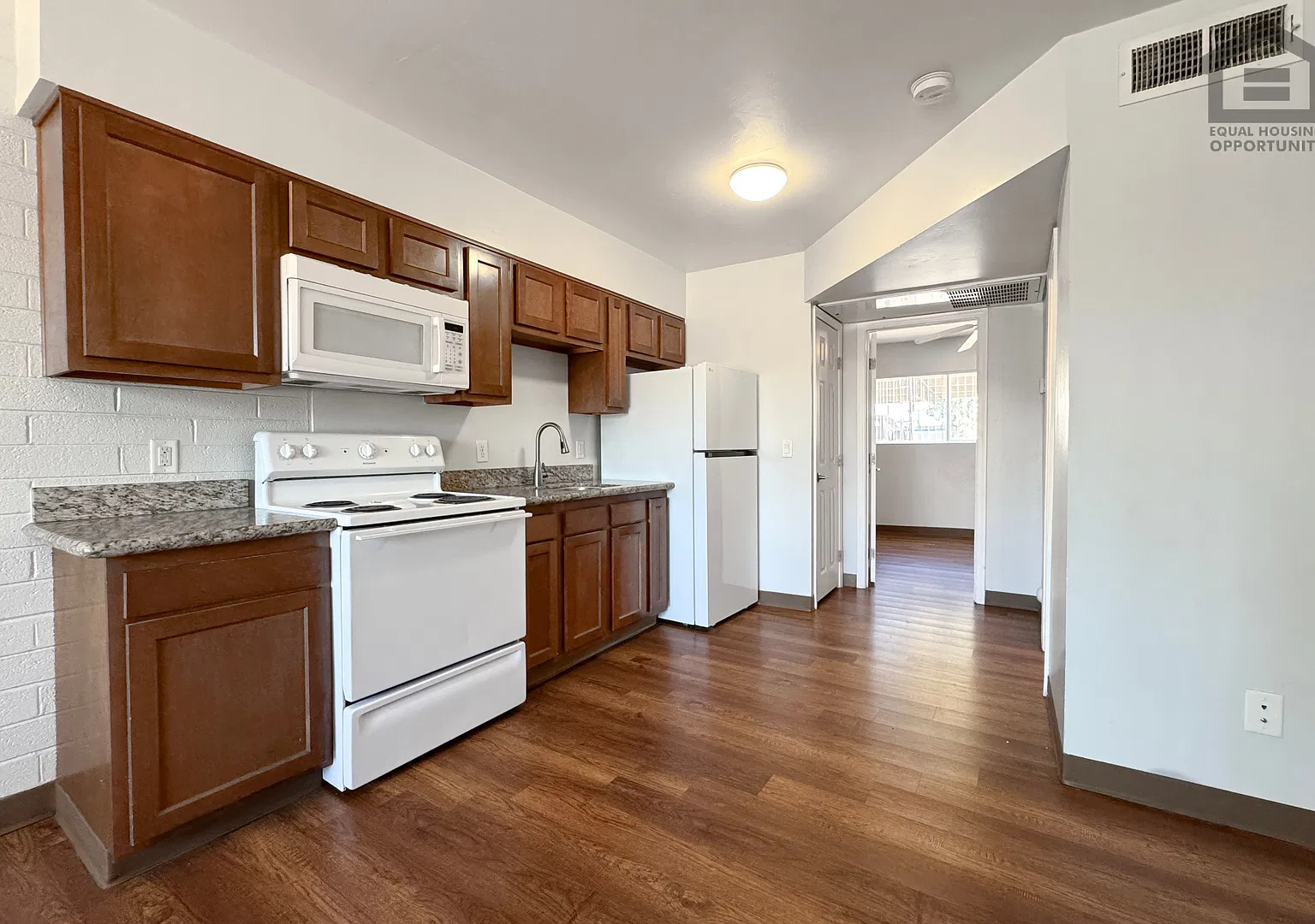 1325 N 30th Dr — Photo 1