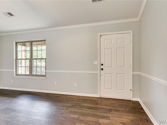 5th image of 3968 Aspen St