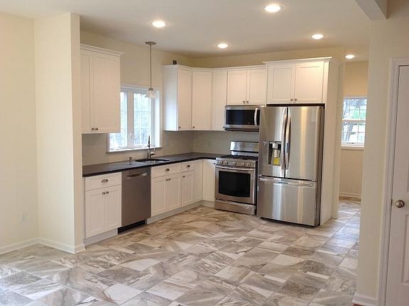 3rd image of 15 Elizabeth Ave