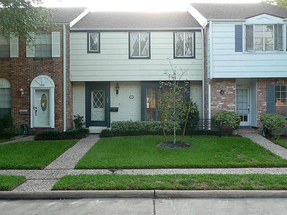 1365 Country Place
