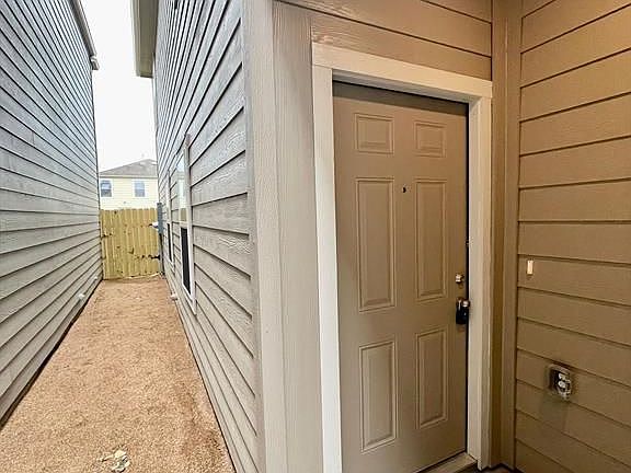 4th image of 15027 Eagle Feather Ct