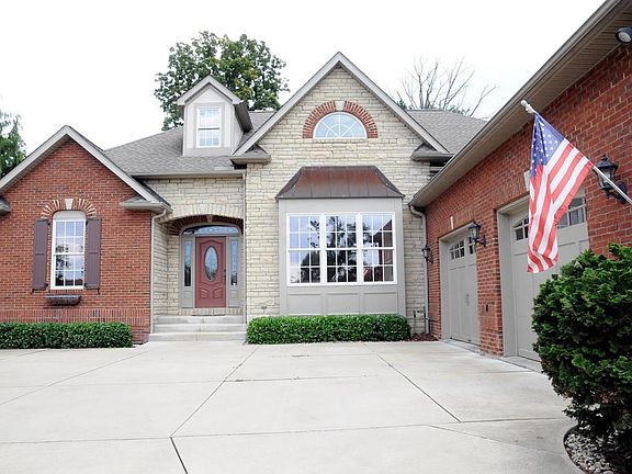 3rd image of 417 Coventry Cir