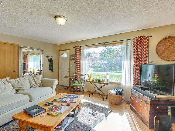 3rd image of 5159 SE La Mesa Way