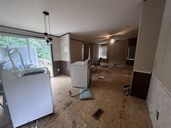 5th image of 221 Welborn Rd