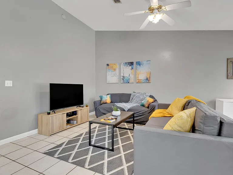213 Cactus St — Photo 6