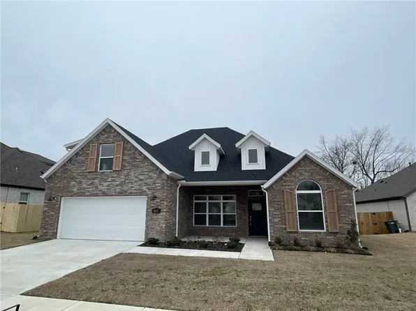 1657 Pershing St, Fayetteville, AR 72704