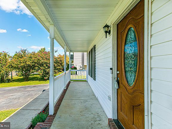 2nd image of 10403 Wisteria Dr