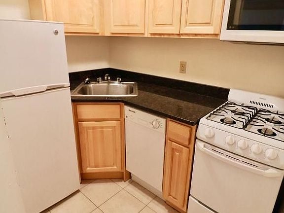 5th image of 136 W 74th St APT 3B