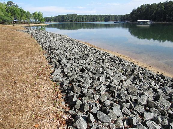 4th image of 140 Shoreline Dr