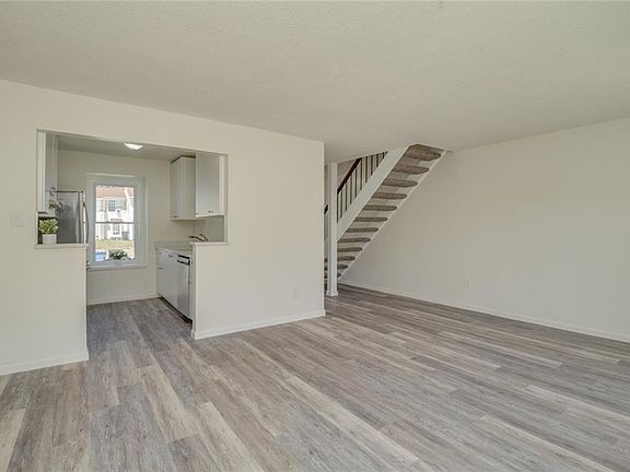 5th image of 3692 Windmill Dr