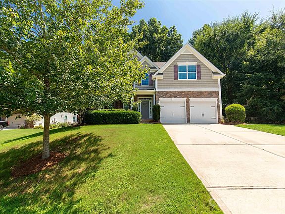 2nd image of 924 Autumn Glen Ct