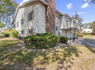 10227 W Parkedge Cir, Franklin, WI 53132