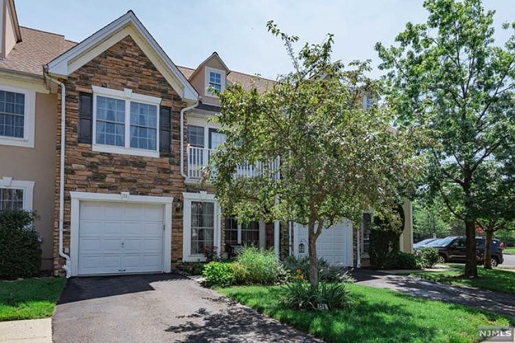 1st image of 31 Birchwood Ln