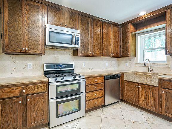 5th image of 4536 Capitol Ave