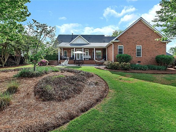 3rd image of 3108 Cobbs Way