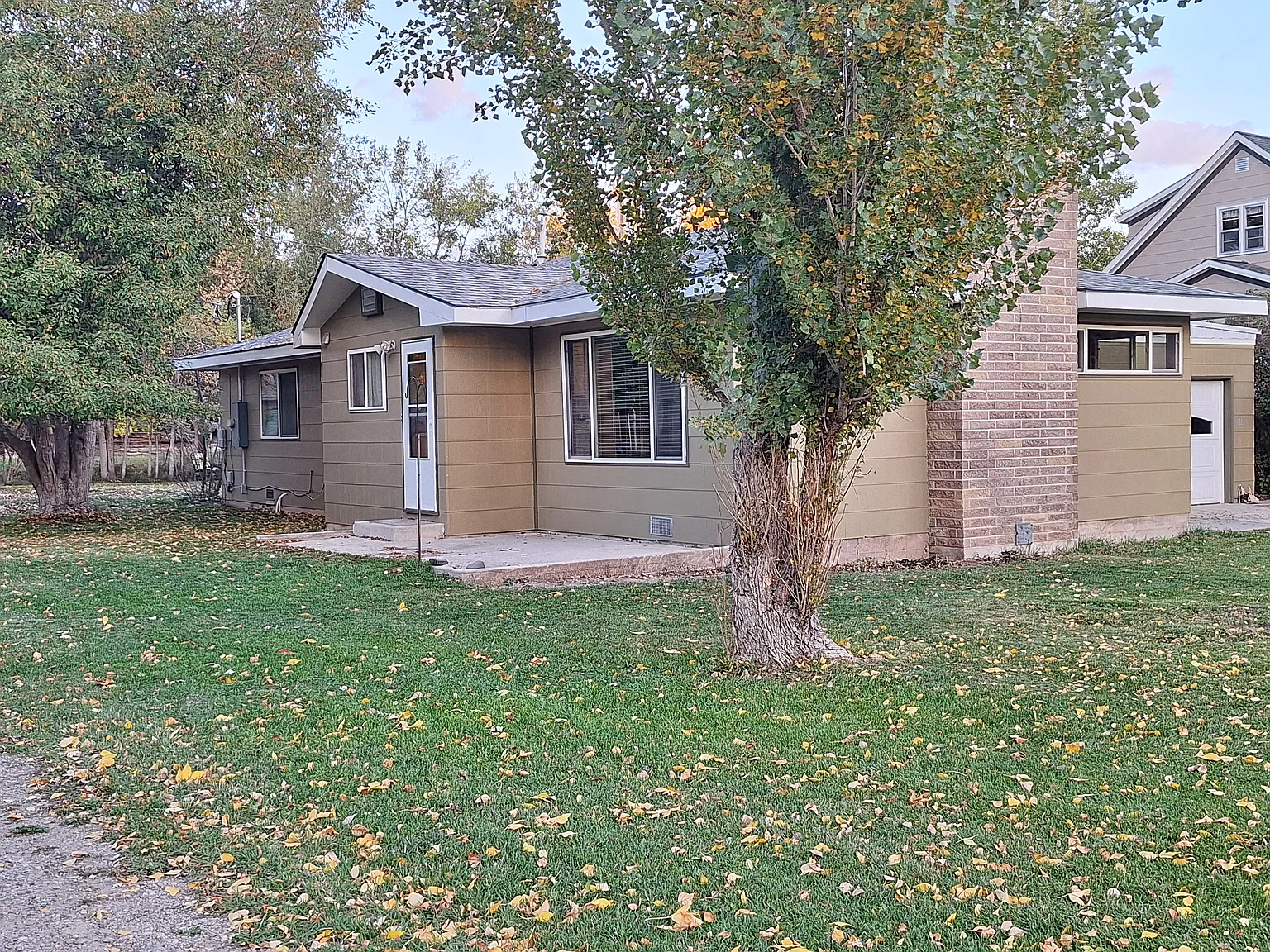 3 bed, 1.5 bath, 1296 sqft, $2,000 — Photo 4