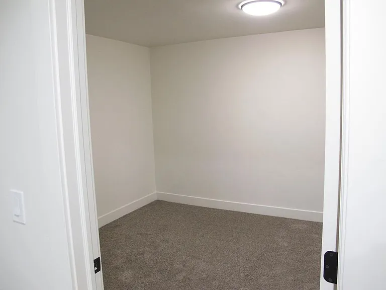 2037 S Bridle Cir — Photo 2