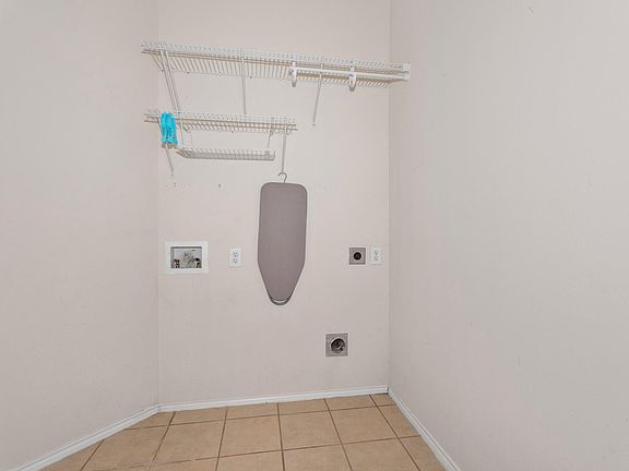 5th image of 4056 Summerhill Ln