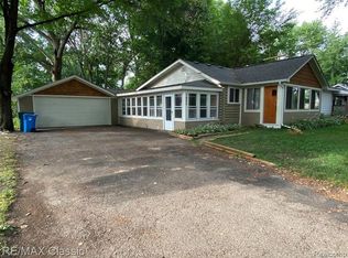 7966 Marshalsea St, Commerce Township, MI 48382