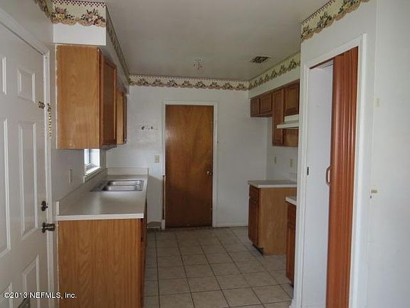 3rd image of 623 S WEST Street