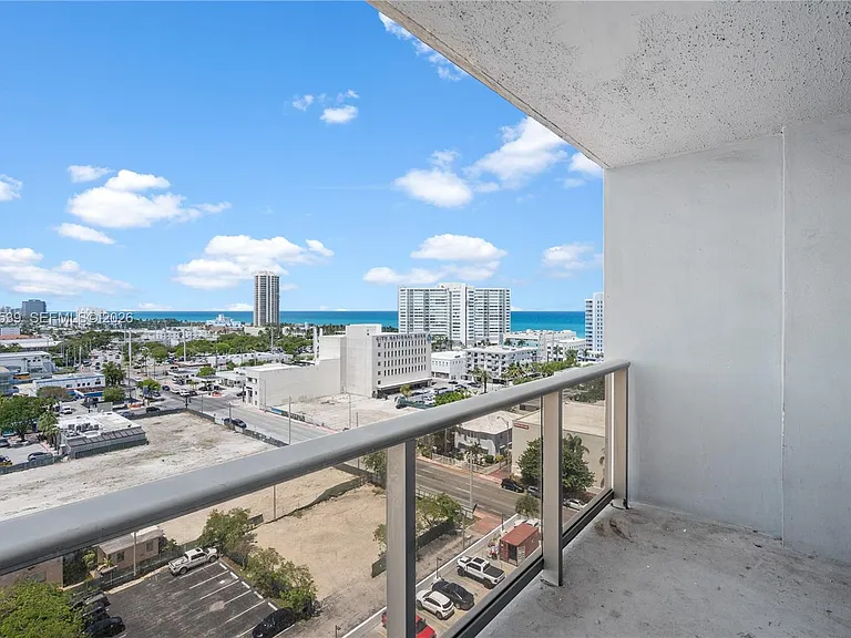 401 69th St #Penthouse 101 — Photo 16