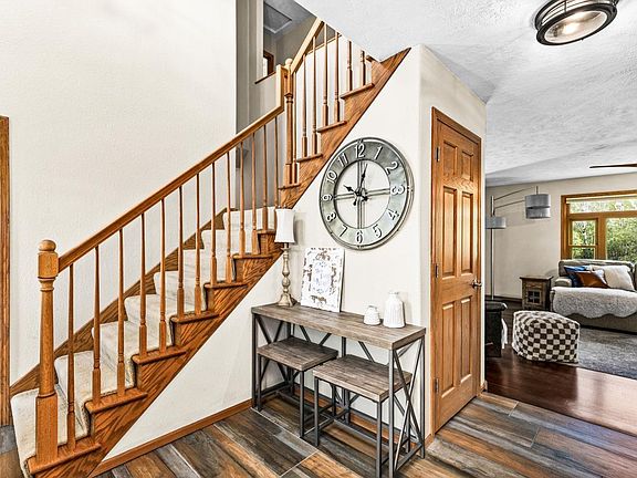 5th image of 4851 Adrian Ln