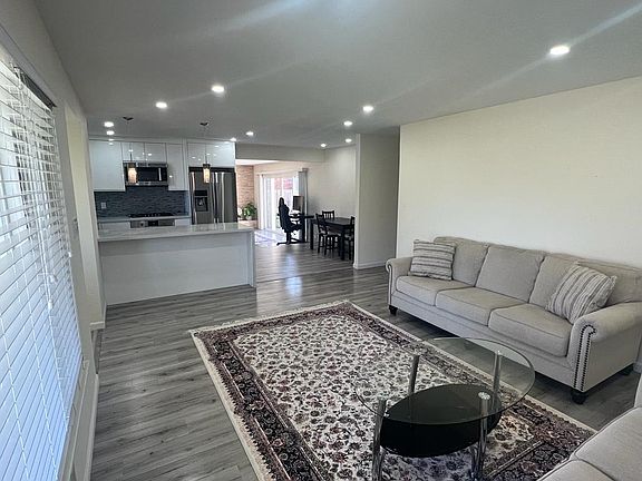 2nd image of 2485 La Mirada Dr