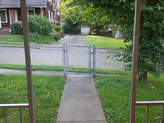 2nd image of 839 Somerset Dr