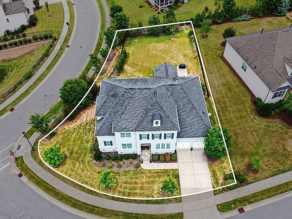 4th image of 405 Whispering Hills Ct