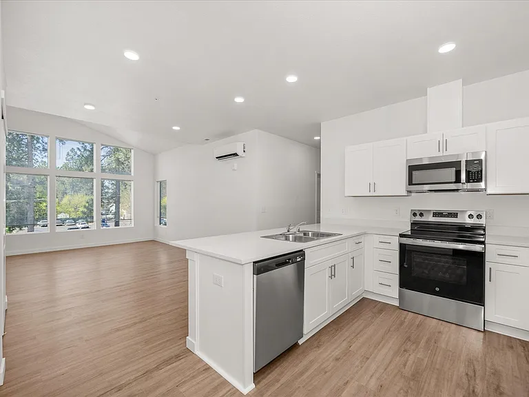 505 E Hawthorne Rd #305 — Photo 7