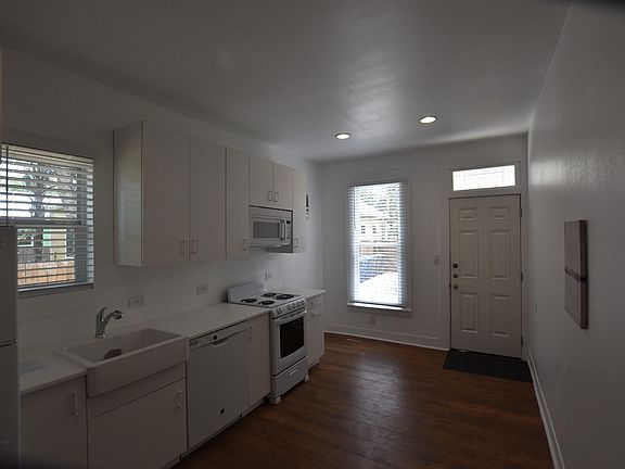 2nd image of 421 Devine St #2