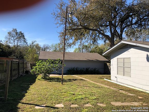 3rd image of 110 Hillside Dr