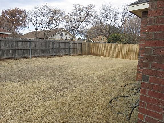 4th image of 1626 Smith Dr