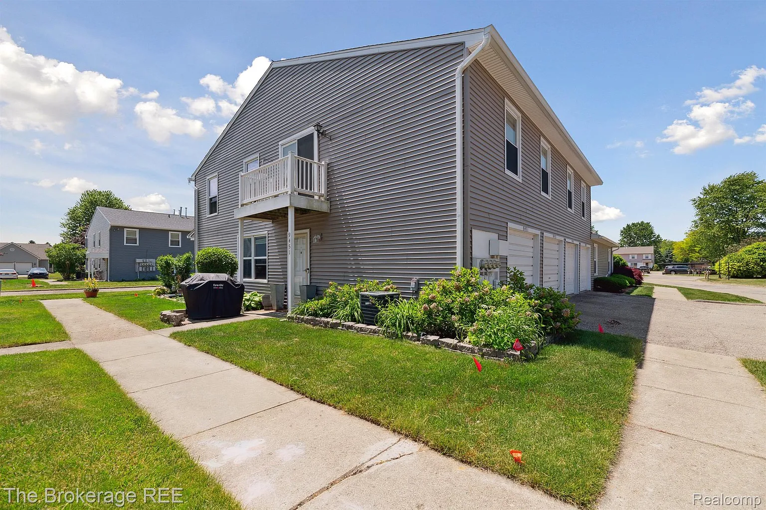 9451 Parkwood N photo 1