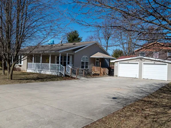 708 E Water St, Akron, IN 46910