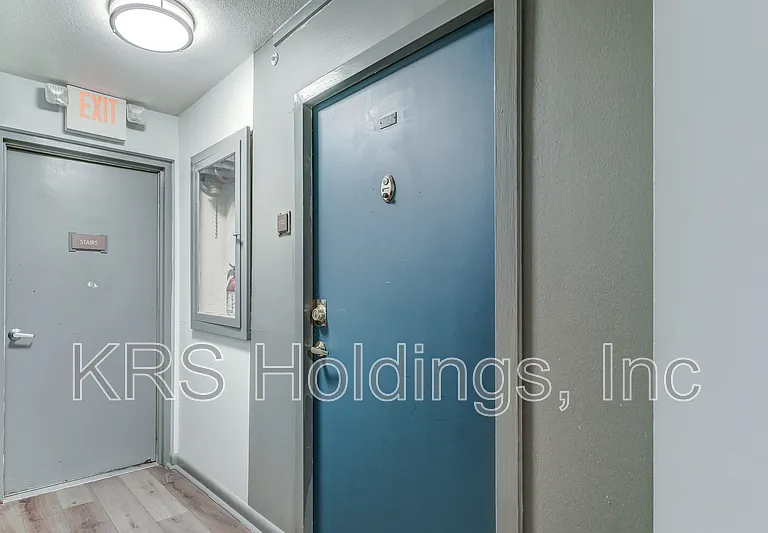 311 W Franklin — Photo 11
