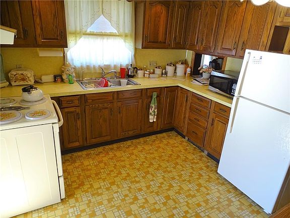 4th image of 2048 Freemansburg Ave
