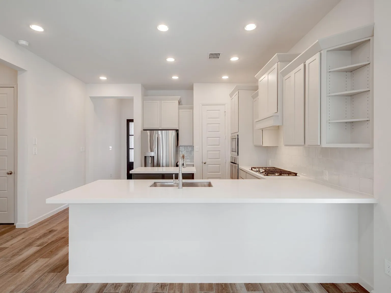 4 bed, 3.0 bath, 2450 sqft, $2,900 — Photo 4