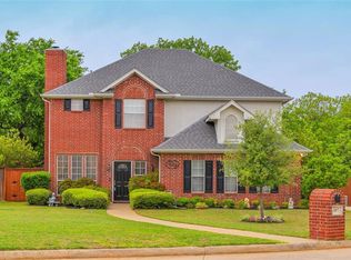 607 Hilltop Ct, Kennedale, TX 76060