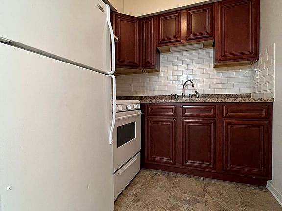 3rd image of 736 W Buena Ave APT 203
