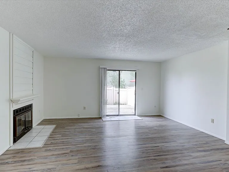 2033 Gyros Cir #166 — Photo 10