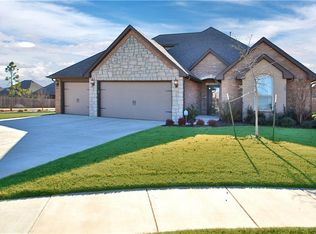 2808 SE 8th St, Moore, OK 73160