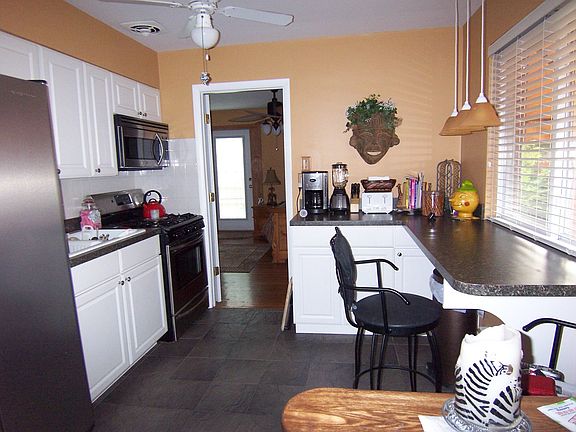 4th image of 703 Hoffnagle St