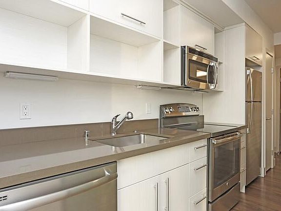 2nd image of 606 Burwell St APT 102