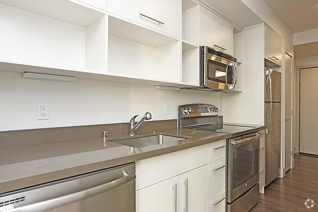 1st image of 606 Burwell St APT 202