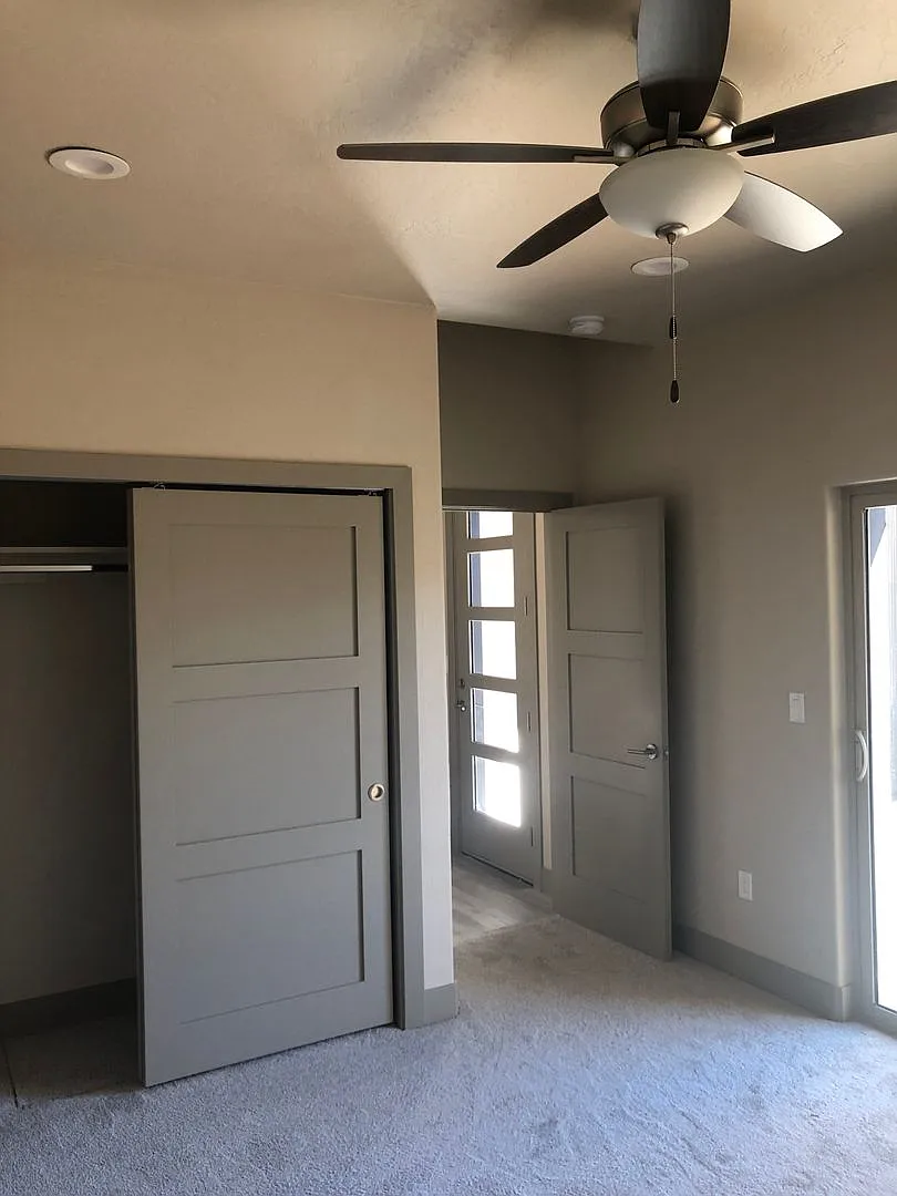Spacious Townhome — Photo 4