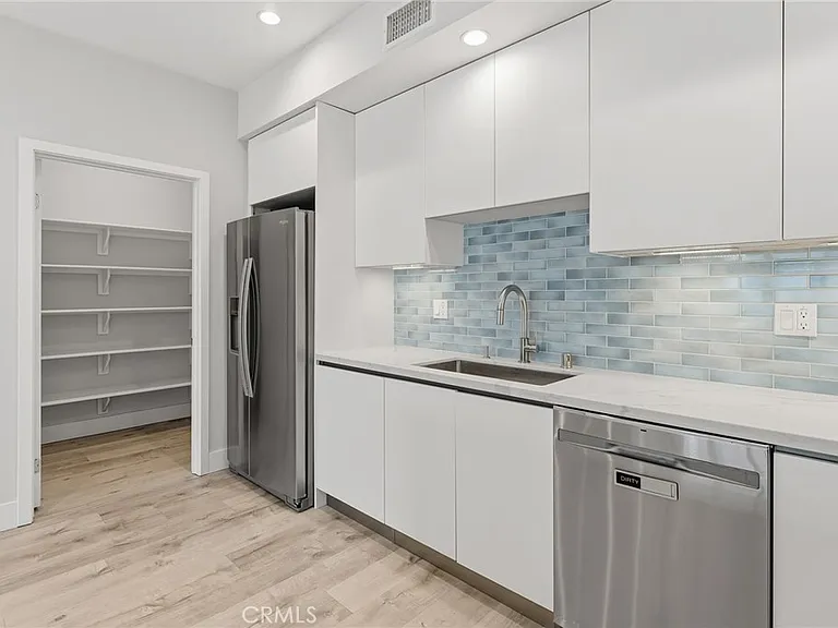 5820 La Mirada Ave #402 — Photo 9