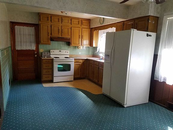 4th image of 725 Forest Ln